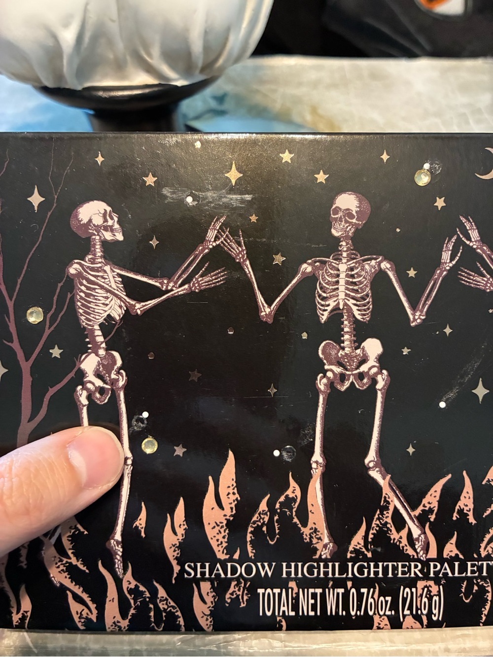 Gothic Skeleton Makeup Shadow Highlighter Palette Display NWT - Picture 4 of 8